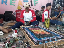 Risma Ingin Jogging Track dari Limbah Sandal Jepit, Di Sini Bikinnya