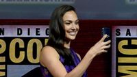 Gal Gadot Tebar Pesona di Comic-Con saat Promosikan Wonder Woman 1984