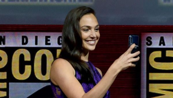 Gal Gadot Tebar Pesona di Comic-Con saat Promosikan Wonder Woman 1984