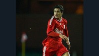 Vitor Coutinho Flora diboyong Liverpool dari Botafogo pada 2008. Liverpool Echo mencatat bahwa pesepakbola Brasil ini ada di Anfield sampai dengan 2010, walaupun lebih banyak menghabiskan waktu di tim cadangan The Reds. (Foto: Internet/Twitter)