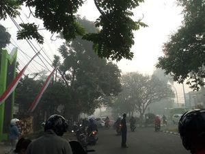 Kota Malang Dikepung Asap, Diduga dari TPA Supiturang Terbakar Kota Malang Dikepung Asap, Diduga dari TPA Supiturang Terbakar