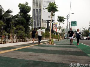 Puja-puji Warga untuk Wajah Anyar Trotoar GBK