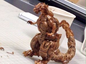 Kreatif! Action Figure Superhero Ini Dibuat dari Cangkang Serangga dan Kepiting