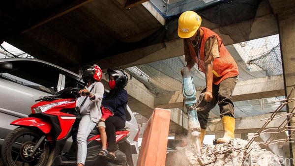 Proyek Infrastruktur Buat Jalan Panglima Polim Berdebu