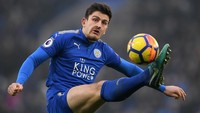 Nama Harry Maguire jadi alternatif untuk Alderweireld. Namun mendatangkan bek Leicester City ini diperkirakan takkan mudah dan murah. Selain kontraknya berdurasi sampai 2022 mendatang, dia juga takkan dilepas dengan murah usai bersinar di Piala Dunia 2018. (Foto: Laurence Griffiths/Getty Images)