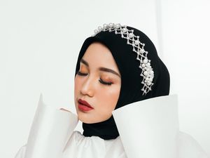 Suaminya Nyaleg, Chacha Frederica Ikut Mejeng di Billboard