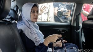Diperiksa KPK, Inneke Tenteng Tas Mewah Louis Vuitton