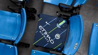 Sekilas, jersey tandangnya itu masih terlihat merepresentasikan City sebagai tim yang kerap disebut tim Biru Langit. (Foto: Instagram @mancity)