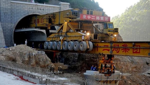 Mengintip Cara Monster China Bangun Jembatan