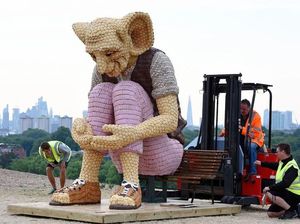 Patung Kue Setinggi 7 Meter di London Ini Dibuat Oleh Baker Indonesia Patung Kue Setinggi 7 Meter di London Ini Dibuat Oleh Baker Indonesia