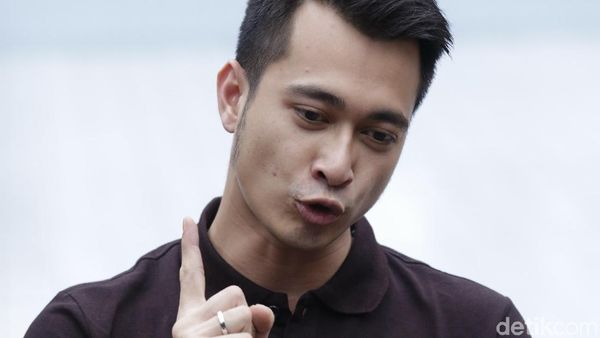 Ribut dengan Sang Bunda, Apa Alasan Eza Gionino Pilih Meiza ?