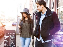 Pengguna Android VS iPhone, Mana yang Lebih Beruntung dalam Percintaan?