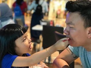 Momen Manis Jerry dan Shakira Saat Makan hingga Meme Martabak Kocak