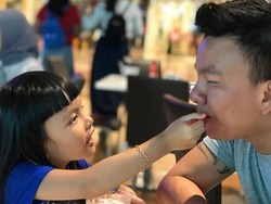 Momen Manis Jerry dan Shakira Saat Makan hingga Meme Martabak Kocak