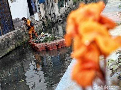 Pembersihan Sungai Warakas Jelang Asian Games 2018