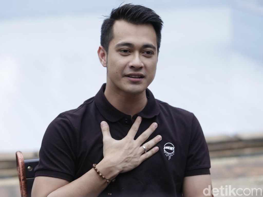 Tak Dapat Restu Ibu, Eza Gionino Yakin Istrinya Patut Diperjuangkan Tak Dapat Restu Ibu, Eza Gionino Yakin Istrinya Patut Diperjuangkan