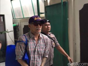 Hadiri Sidang Putusan, Tio Pakusadewo Semringah