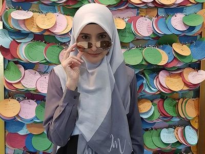 Gaya Liburan Inneke di Malaysia, Singapura hingga California