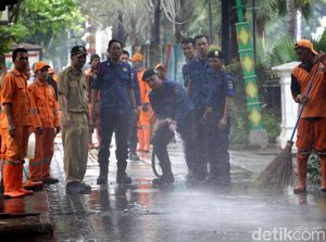 Trotoar di Jalan Merdeka Selatan Makin Kinclong