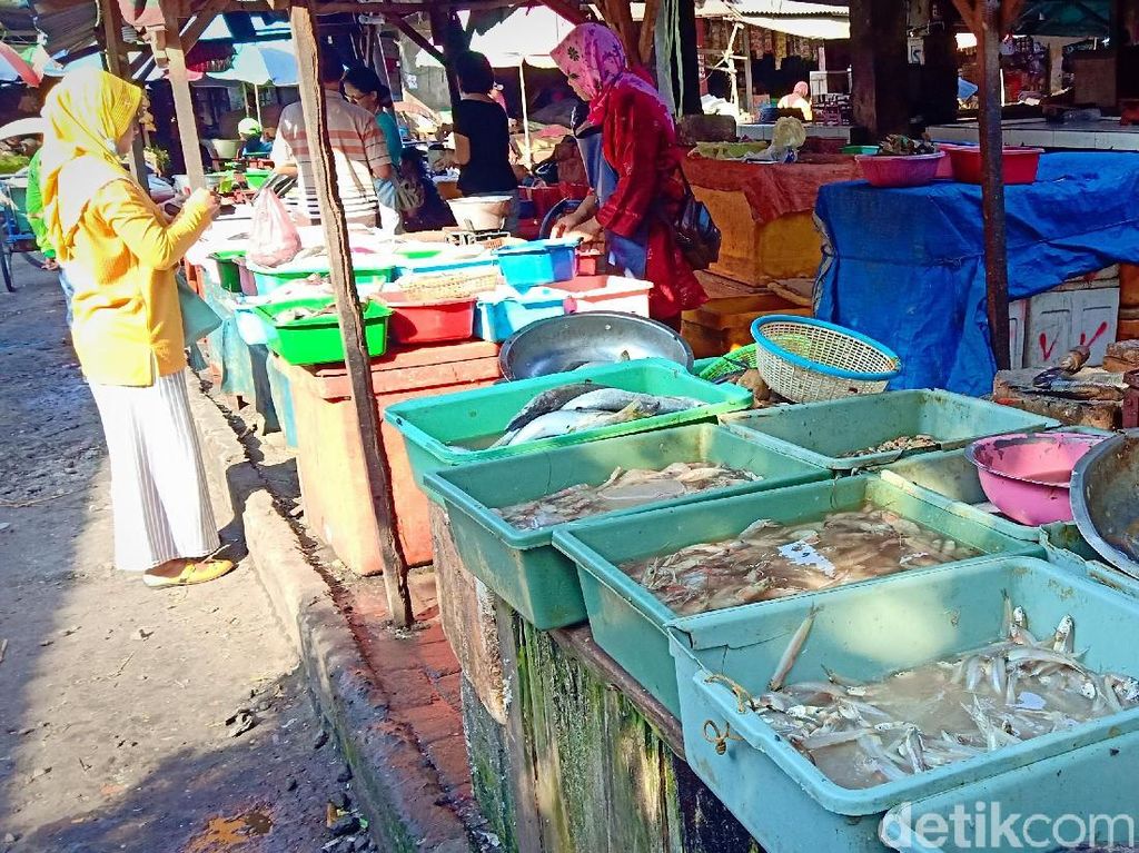 Pasokan Minim, Harga Ikan di Pasar Kediri Melambung