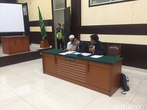 Pengacara dr Helmi: Menuntut Mati, Itu Tak Manusiawi Pengacara dr Helmi: Menuntut Mati, Itu Tak Manusiawi