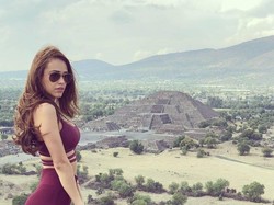 Presenter Terseksi Sedunia dan Piramida Rumah Para Dewa
