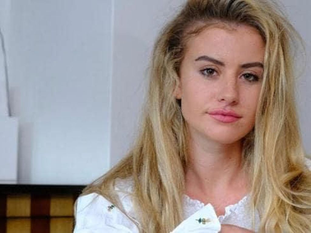 Model Ini Sukses Melarikan Diri dari Penculik dengan Membuatnya Jatuh Cinta Model Ini Sukses Melarikan Diri dari Penculik dengan Membuatnya Jatuh Cinta