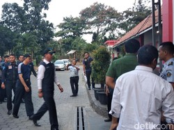 Belasan Petugas Kemenkum HAM Datangi Lapas Sukamiskin, Ada Apa?