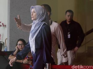 Dewi Sandra Mohon Doa untuk Inneke Koesherawati Dewi Sandra Mohon Doa untuk Inneke Koesherawati
