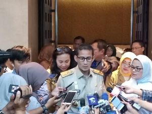 Pasang Lampu di Kali Item, Sandi: Aroma dan Pandangan Sudah Oke