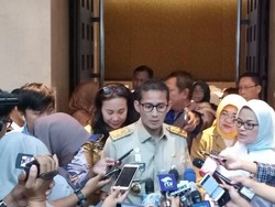 Pasang Lampu di Kali Item, Sandi: Aroma dan Pandangan Sudah Oke