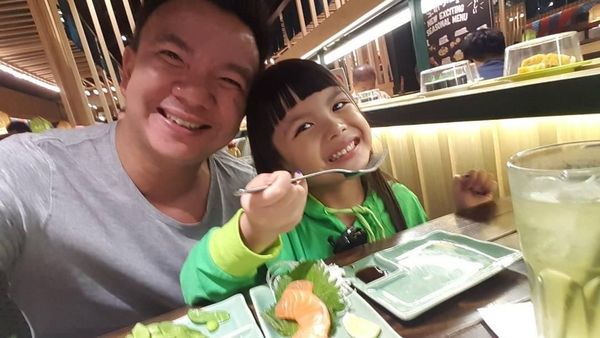 So Sweet! Ini Potret Kedekatan Jerry Aurum dan Shakira Saat Makan Bersama