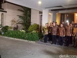 Tiba di Mega Kuningan, Prabowo Disambut SBY di Depan Rumah