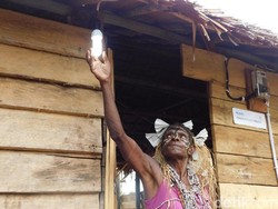 Dialiri Listrik PLN, Desa di Pedalaman Papua Ini Tak Gelap Lagi