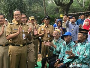 Waring dan Bendera Bambu Disorot Media Asing, Ini Komentar Anies