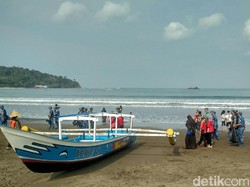 Gelombang Tinggi, Nelayan di Pangandaran Diminta Tidak Melaut