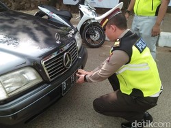 Pelat Nomor Harus Bersih dari Stiker
