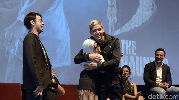 Ngaku Istri Iqbaal, Nurani Asyik Peluk Al Ghazali