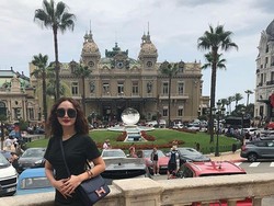 Pulang Liburan, Zaskia Gotik Beri Hadiah Cincin Berlian untuk Ibunda