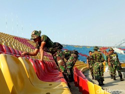 Total 373 kursi yang rusak dikerjakan oleh TNI dari Kodam Sriwijaya dan Dinas PUPR.