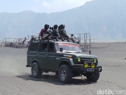 Laris Manis! Jip Wisata Bromo Full Booked Hingga Tahun Baru 2024