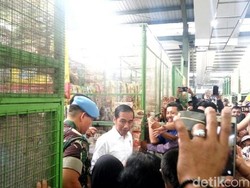 Blusukan ke Pasar Kranggan Yogya, Jokowi Beli Keripik Gadung