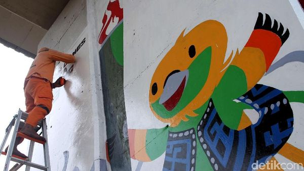 Mural Asian Games Nampang di Kolong Flyover Cengkareng