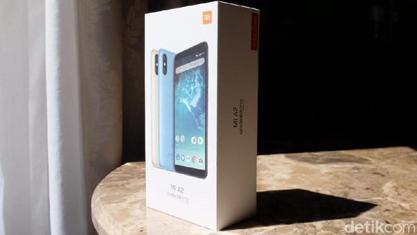 Unboxing Mi A2, Ponsel Android One Terbaru Xiaomi