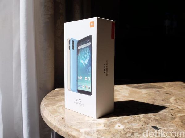 Unboxing Mi A2, Ponsel Android One Terbaru Xiaomi