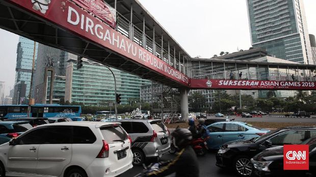 Jembatan Penyebrangan Orang (JPO) di kawasan Bundaran Hotel Indonesia. Jakarta. Rabu, 25 Juli.