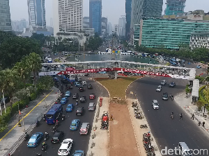 Ada Perobohan JPO Bundaran HI, Rute TransJ Blok M-Kota Dialihkan Ada Perobohan JPO Bundaran HI, Rute TransJ Blok M-Kota Dialihkan