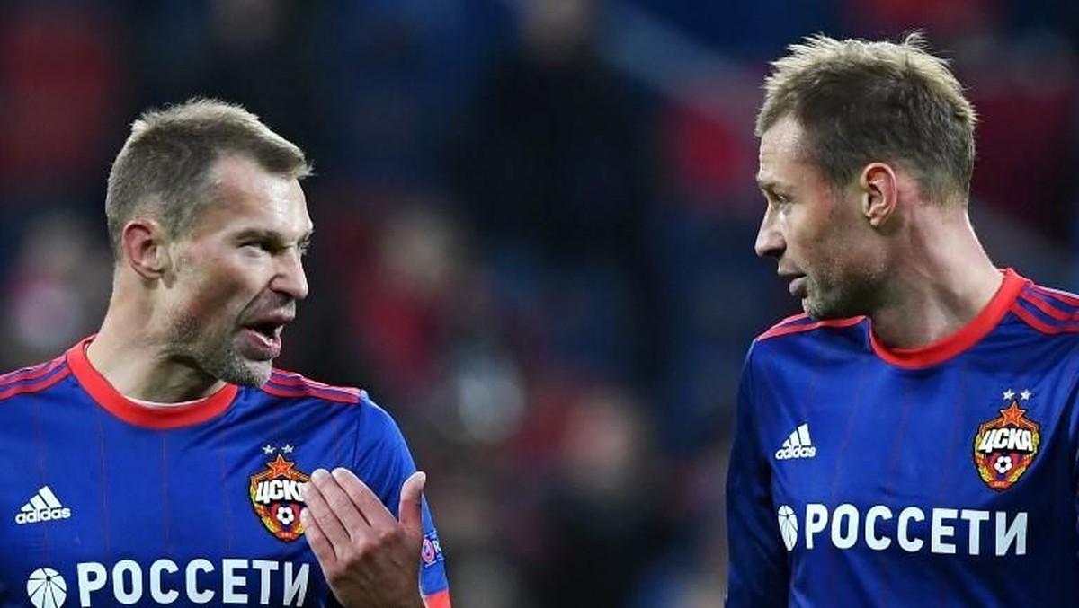 Vasili Berezutski dan Aleksei Berezutski, yang baru saja pensiun, termasuk pemain kembaran paling top UEFA (Foto: Kirill KUDRYAVTSEV/AFP)