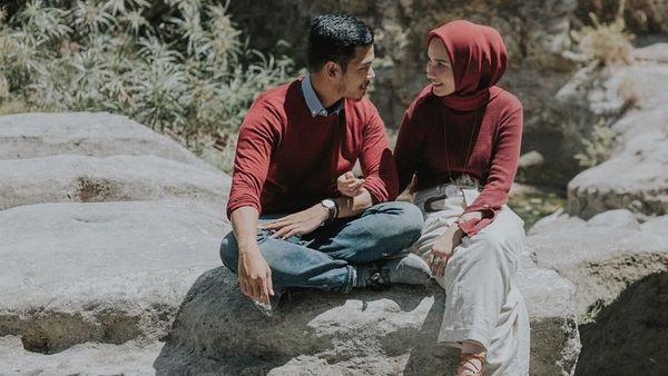 Tren Baju Couple Ala Selebgram Hijab, Gaya Kembar Kekinian