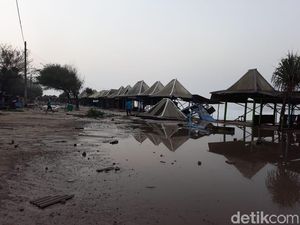 Habis Diterjang Ombak, Lapak di Pantai Gunungkidul Akan Ditata